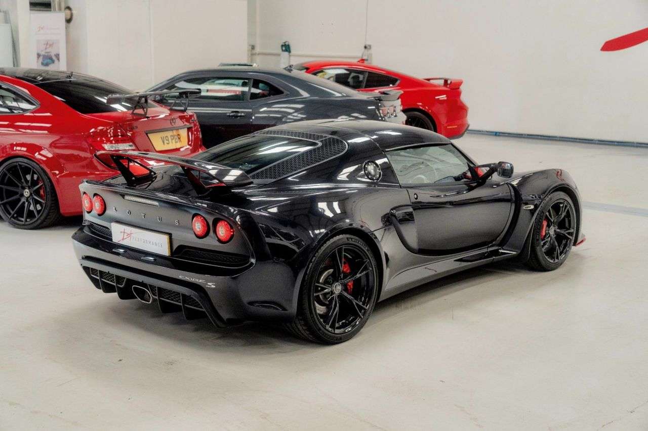A 2013 LOTUS EXIGE 3.5l 2d 345 BHP SPORT PACK / AC / ALPINE STEREO A 2013 LOTUS EXIGE 3.5l 2d 345 BHP SPORT PACK / AC / ALPINE STEREO