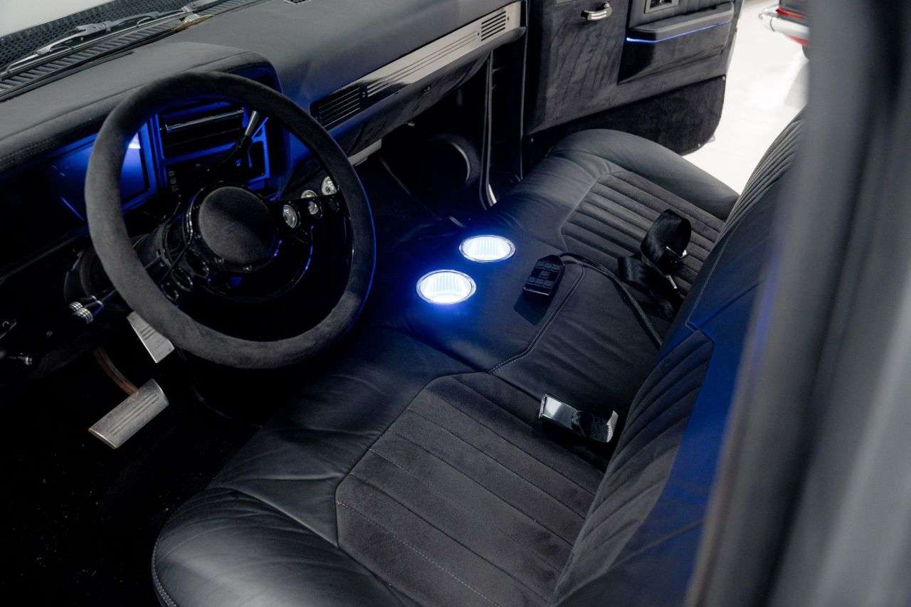 A 1983 GMC SIERRA 5.7 350CI K1500 / CHEVROLET K1500 TRUCK A 1983 GMC SIERRA 5.7 350CI K1500 / CHEVROLET K1500 TRUCK