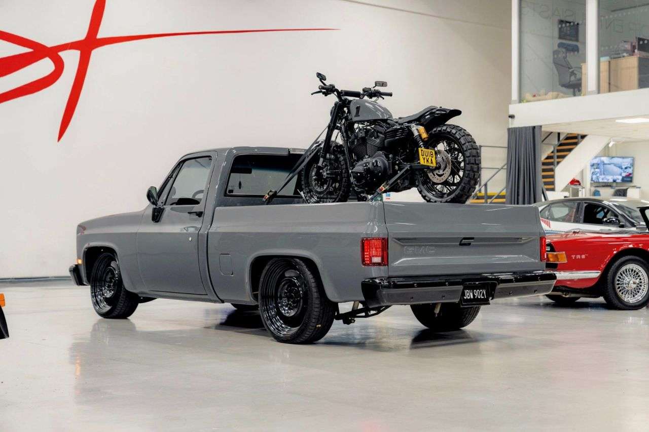 A 1983 GMC SIERRA 5.7 350CI K1500 / CHEVROLET K1500 TRUCK A 1983 GMC SIERRA 5.7 350CI K1500 / CHEVROLET K1500 TRUCK