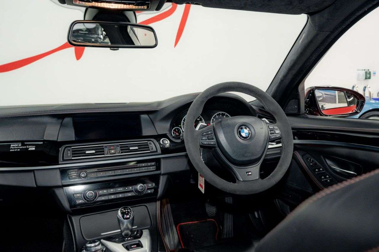 2012 BMW M5 2012 BMW M5