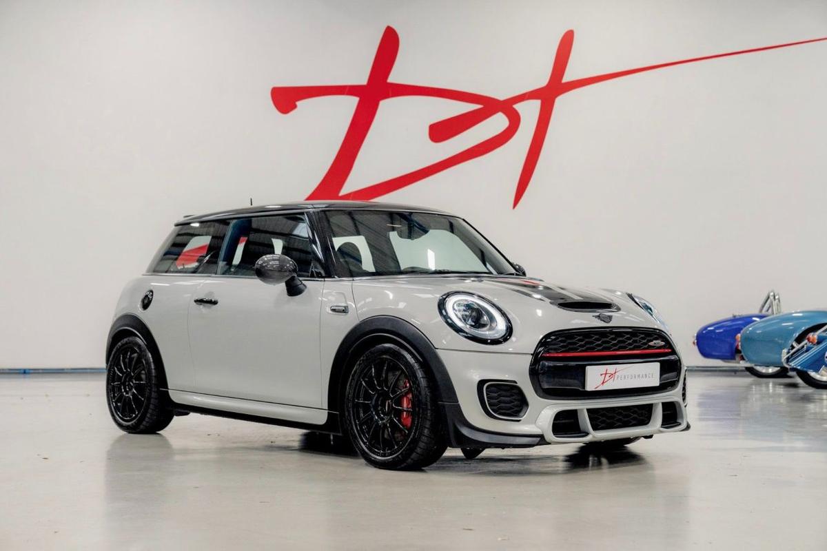 Check out this Mini Hatch 2017 Petrol Manual