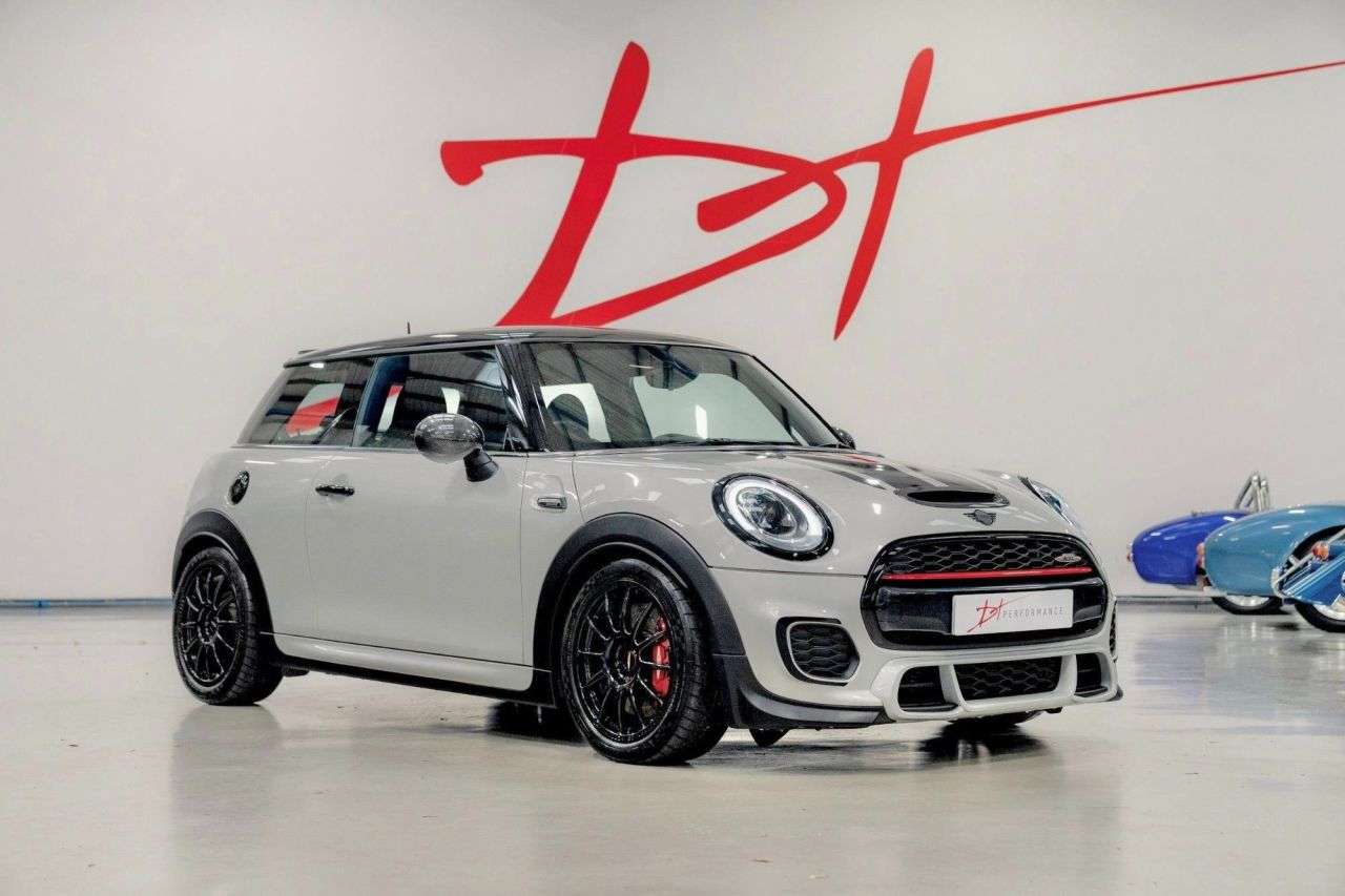 A 2017 MINI HATCH 2.0 John Cooper Works Challenge Euro 6 (s/s) 3dr A 2017 MINI HATCH 2.0 John Cooper Works Challenge Euro 6 (s/s) 3dr