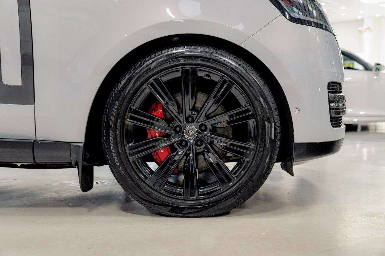 A 2022 LAND ROVER RANGE ROVER 3.0 D350 MHEV HSE SUV 5dr Diesel Auto 4WD Euro 6 (s/s) (350 ps) A 2022 LAND ROVER RANGE ROVER 3.0 D350 MHEV HSE SUV 5dr Diesel Auto 4WD Euro 6 (s/s) (350 ps)