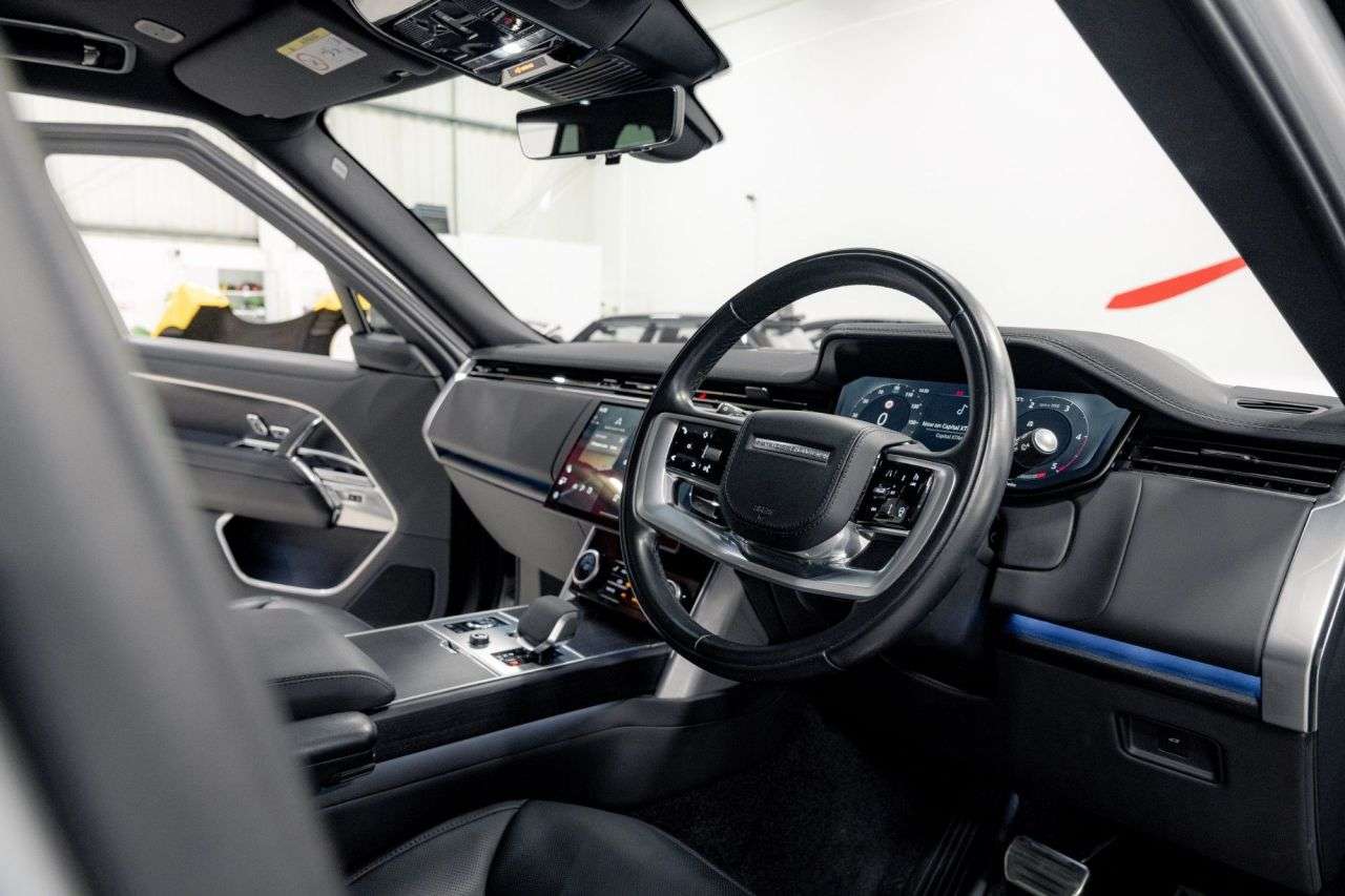 A 2022 LAND ROVER RANGE ROVER 3.0 D350 MHEV HSE SUV 5dr Diesel Auto 4WD Euro 6 (s/s) (350 ps) A 2022 LAND ROVER RANGE ROVER 3.0 D350 MHEV HSE SUV 5dr Diesel Auto 4WD Euro 6 (s/s) (350 ps)