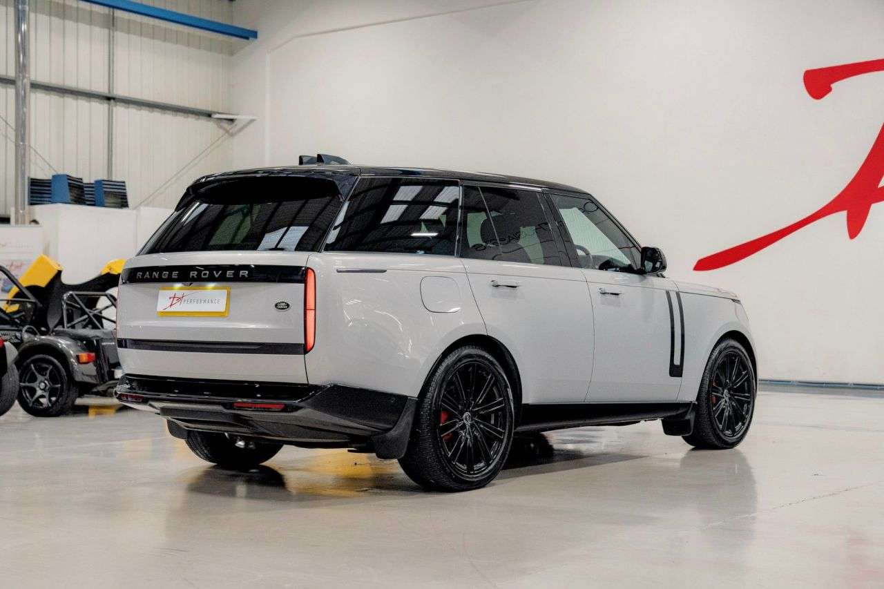 A 2022 LAND ROVER RANGE ROVER 3.0 D350 MHEV HSE SUV 5dr Diesel Auto 4WD Euro 6 (s/s) (350 ps) A 2022 LAND ROVER RANGE ROVER 3.0 D350 MHEV HSE SUV 5dr Diesel Auto 4WD Euro 6 (s/s) (350 ps)