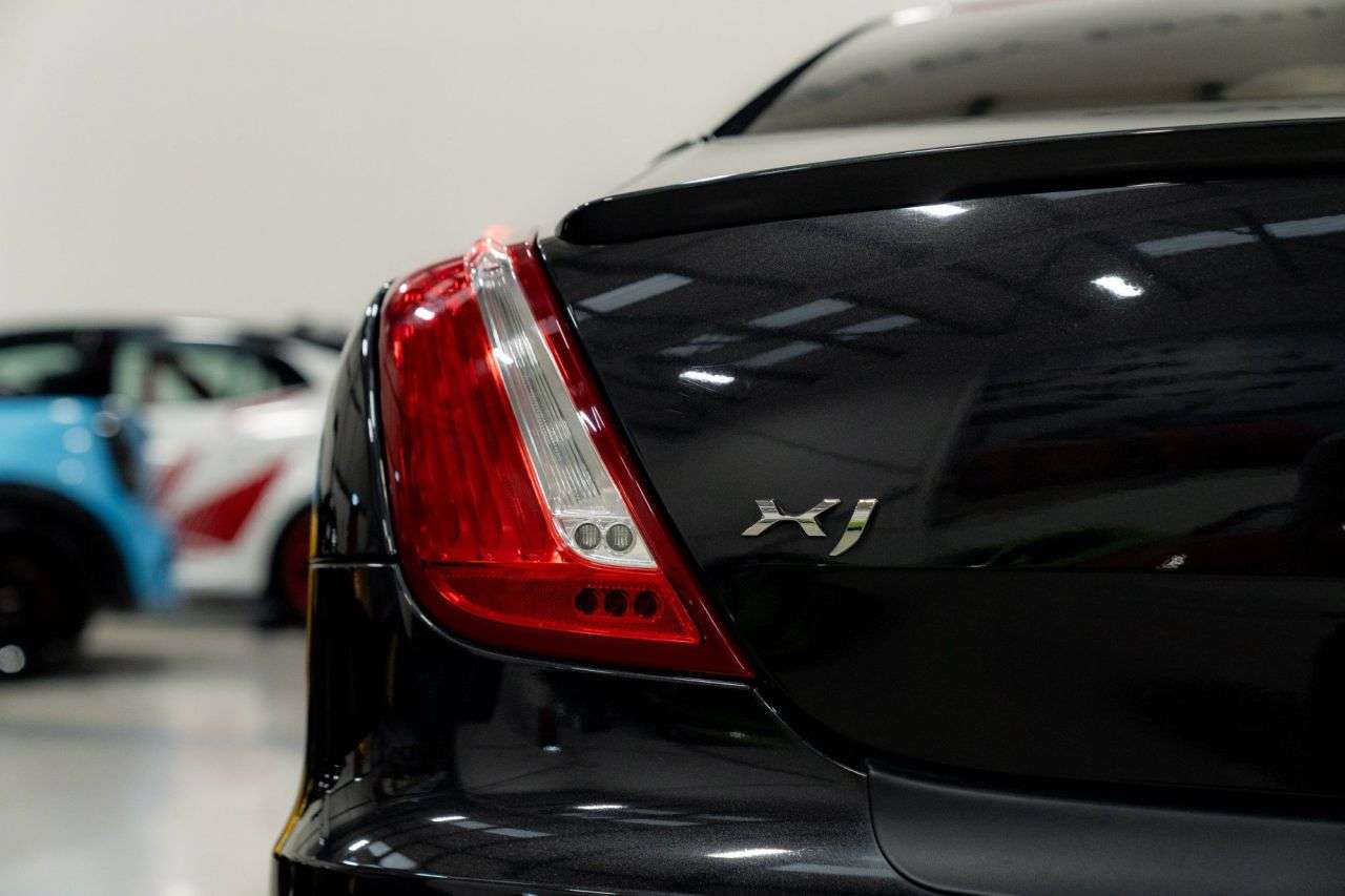 null JAGUAR XJR null JAGUAR XJR