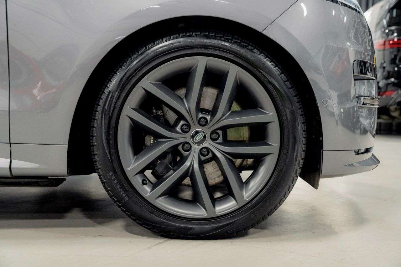 A 2022 LAND ROVER RANGE ROVER SPORT 3.0 P440e 38.2kWh Dynamic SE SUV 5dr Petrol Plug-in Hybrid Auto 4WD Euro 6 A 2022 LAND ROVER RANGE ROVER SPORT 3.0 P440e 38.2kWh Dynamic SE SUV 5dr Petrol Plug-in Hybrid Auto 4WD Euro 6