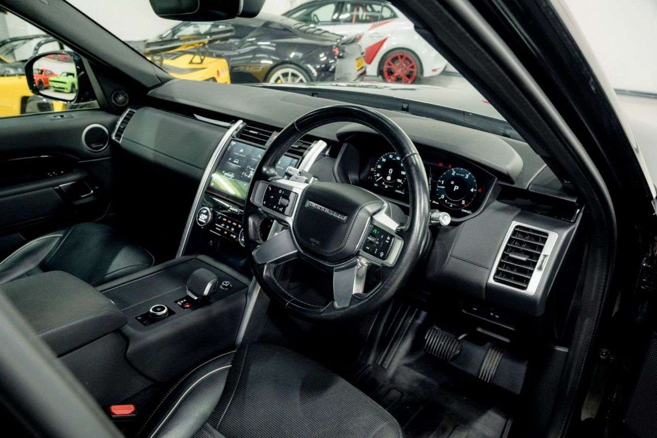 A 2022 LAND ROVER DISCOVERY 3.0 D300 MHEV HSE SUV 5dr Diesel Auto 4WD Euro 6 (s/s) (300 ps) A 2022 LAND ROVER DISCOVERY 3.0 D300 MHEV HSE SUV 5dr Diesel Auto 4WD Euro 6 (s/s) (300 ps)