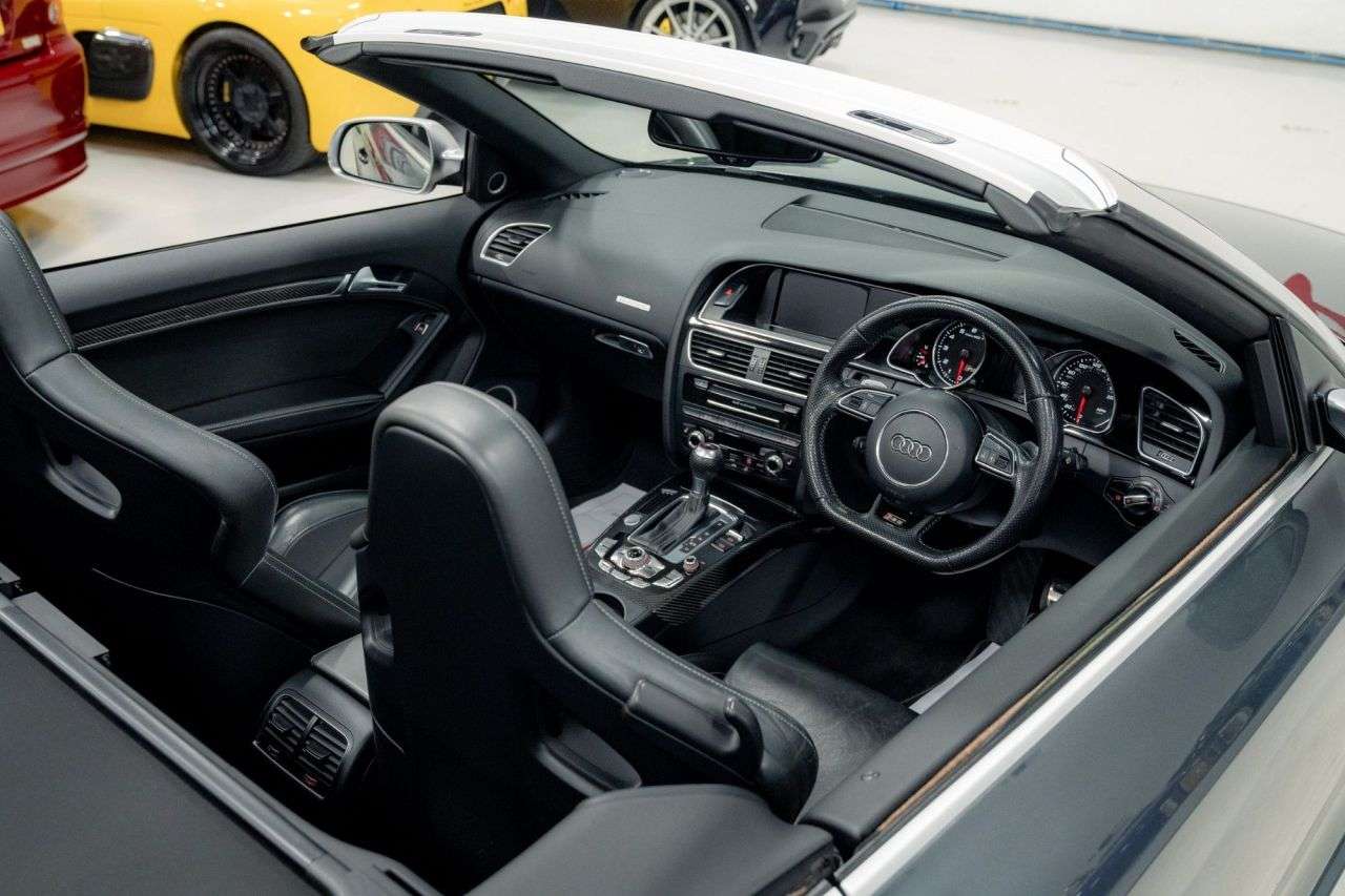 A 2013 AUDI RS5 4.2 FSI V8 Cabriolet 2dr Petrol S Tronic quattro Euro 5 (450 ps) A 2013 AUDI RS5 4.2 FSI V8 Cabriolet 2dr Petrol S Tronic quattro Euro 5 (450 ps)
