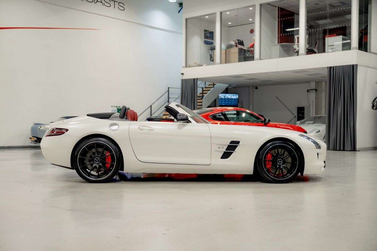 2011 MERCEDES-BENZ SLS 2011 MERCEDES-BENZ SLS