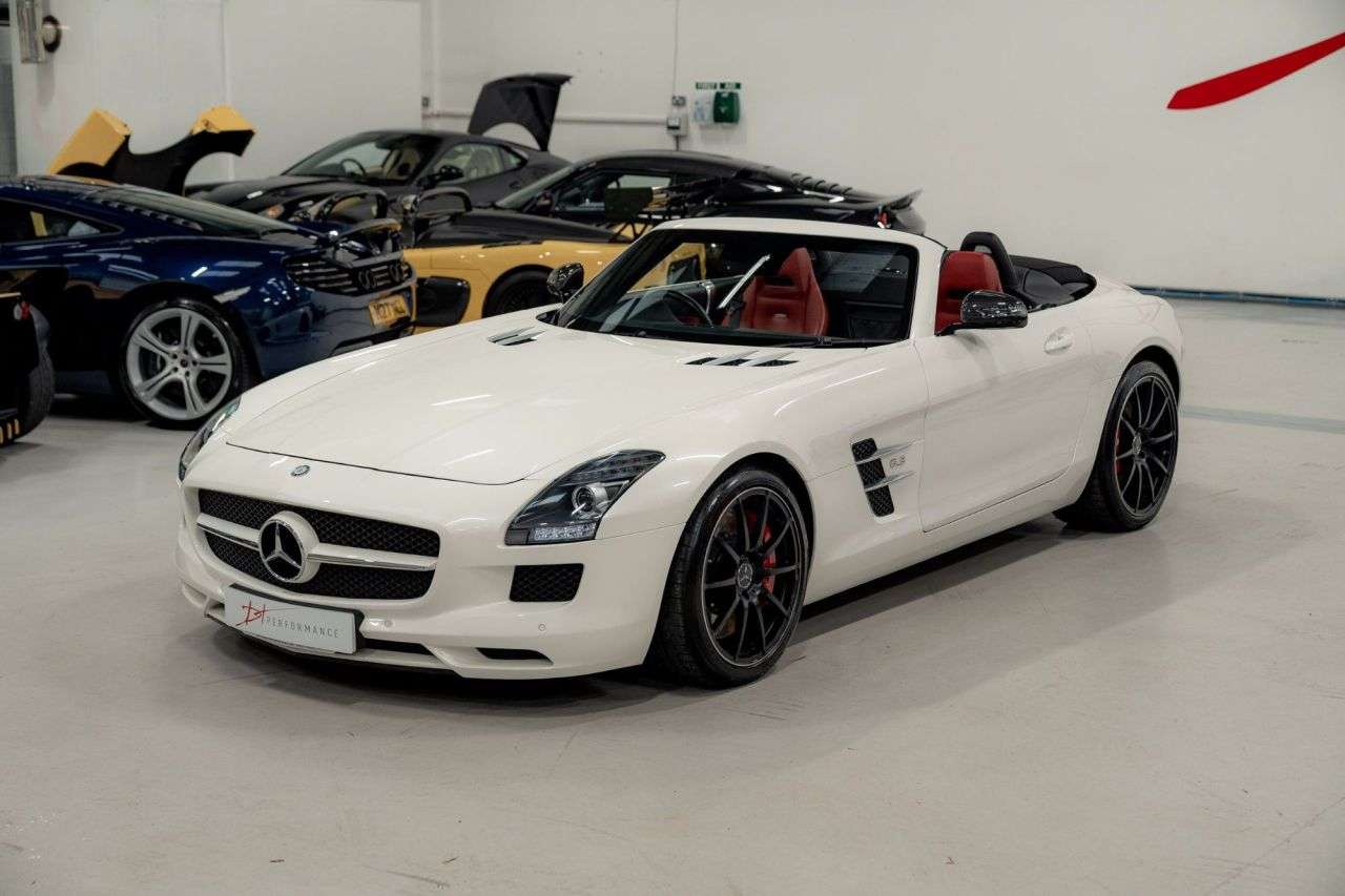 2011 MERCEDES-BENZ SLS 2011 MERCEDES-BENZ SLS