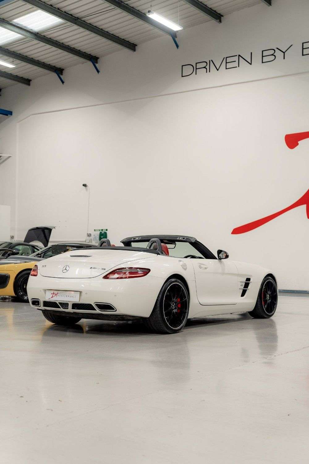 2011 MERCEDES-BENZ SLS 2011 MERCEDES-BENZ SLS
