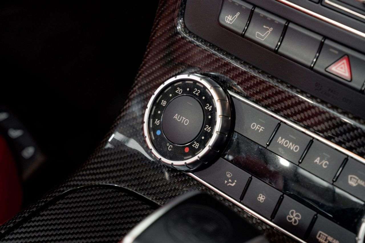 2011 MERCEDES-BENZ SLS 2011 MERCEDES-BENZ SLS