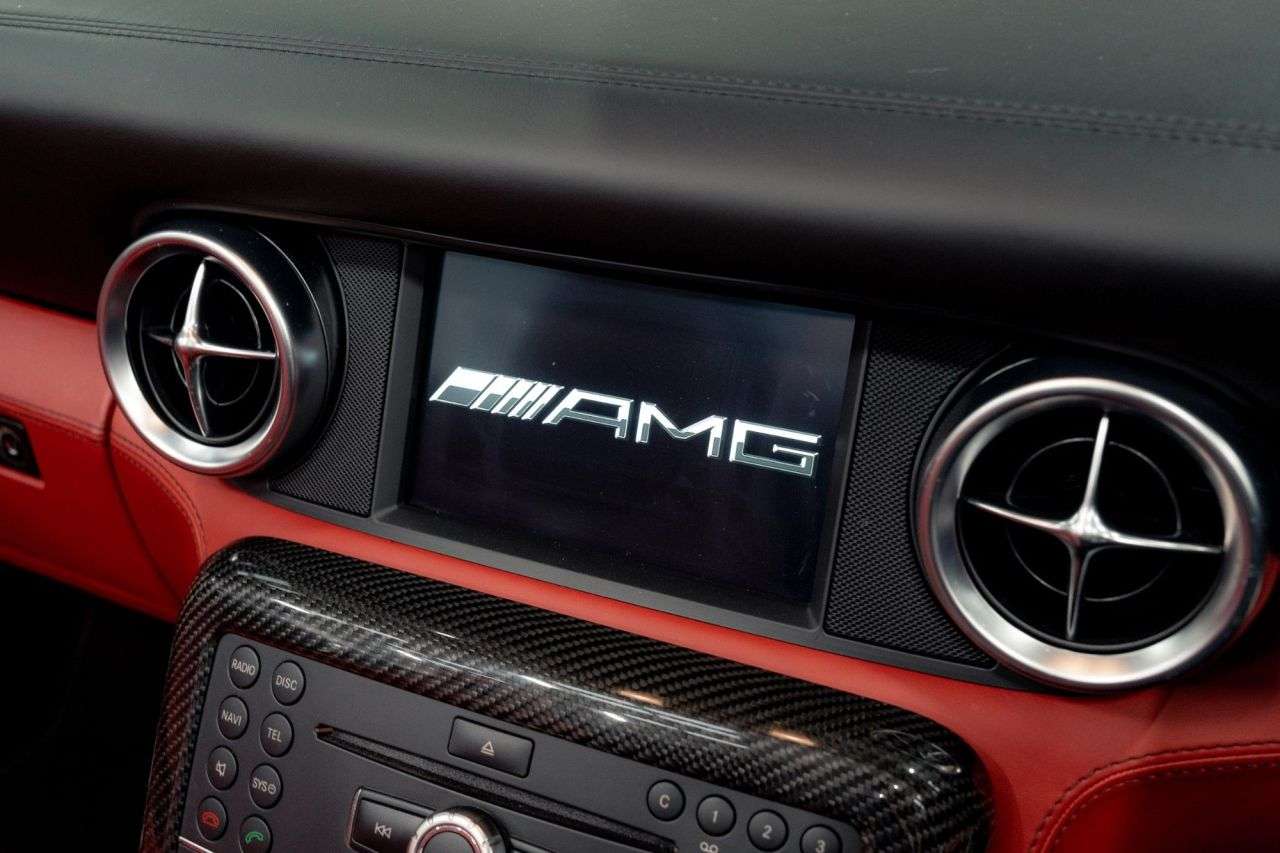 2011 MERCEDES-BENZ SLS 2011 MERCEDES-BENZ SLS