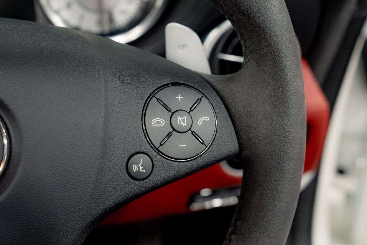 2011 MERCEDES-BENZ SLS 2011 MERCEDES-BENZ SLS