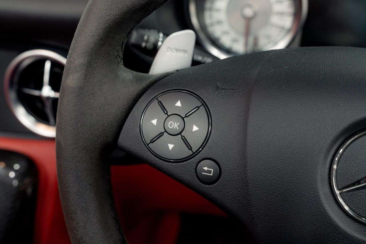 2011 MERCEDES-BENZ SLS 2011 MERCEDES-BENZ SLS