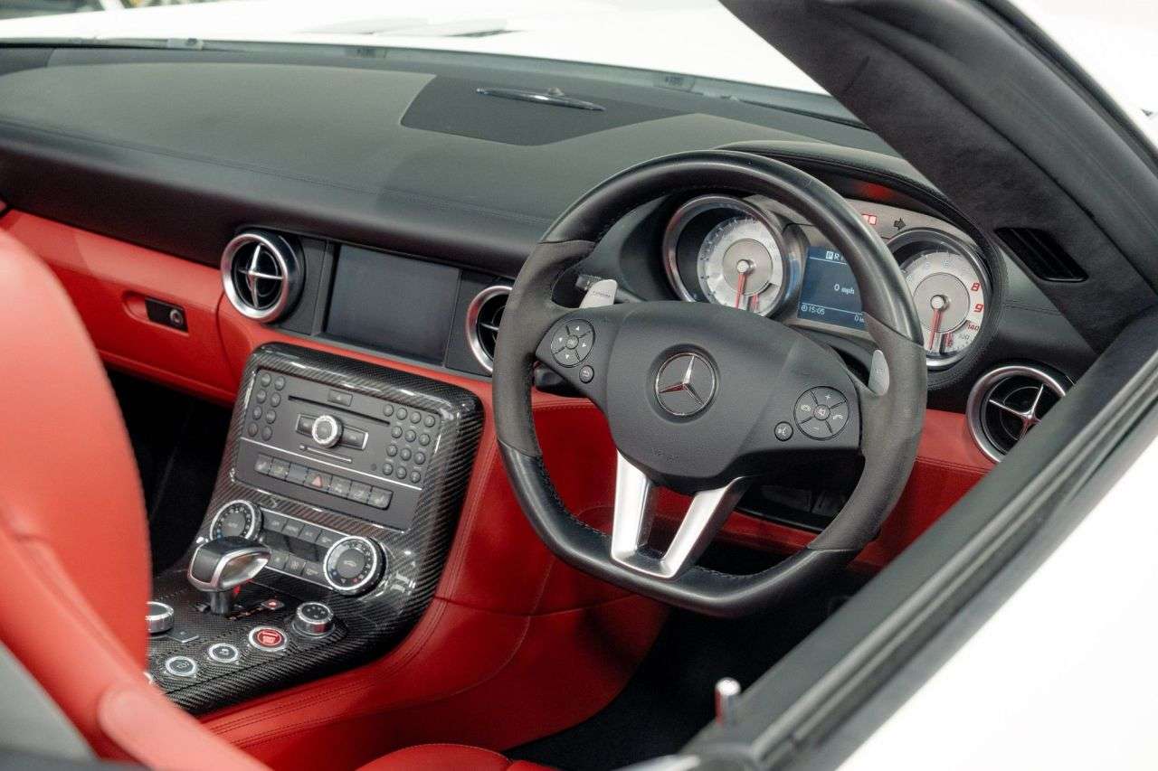 2011 MERCEDES-BENZ SLS 2011 MERCEDES-BENZ SLS
