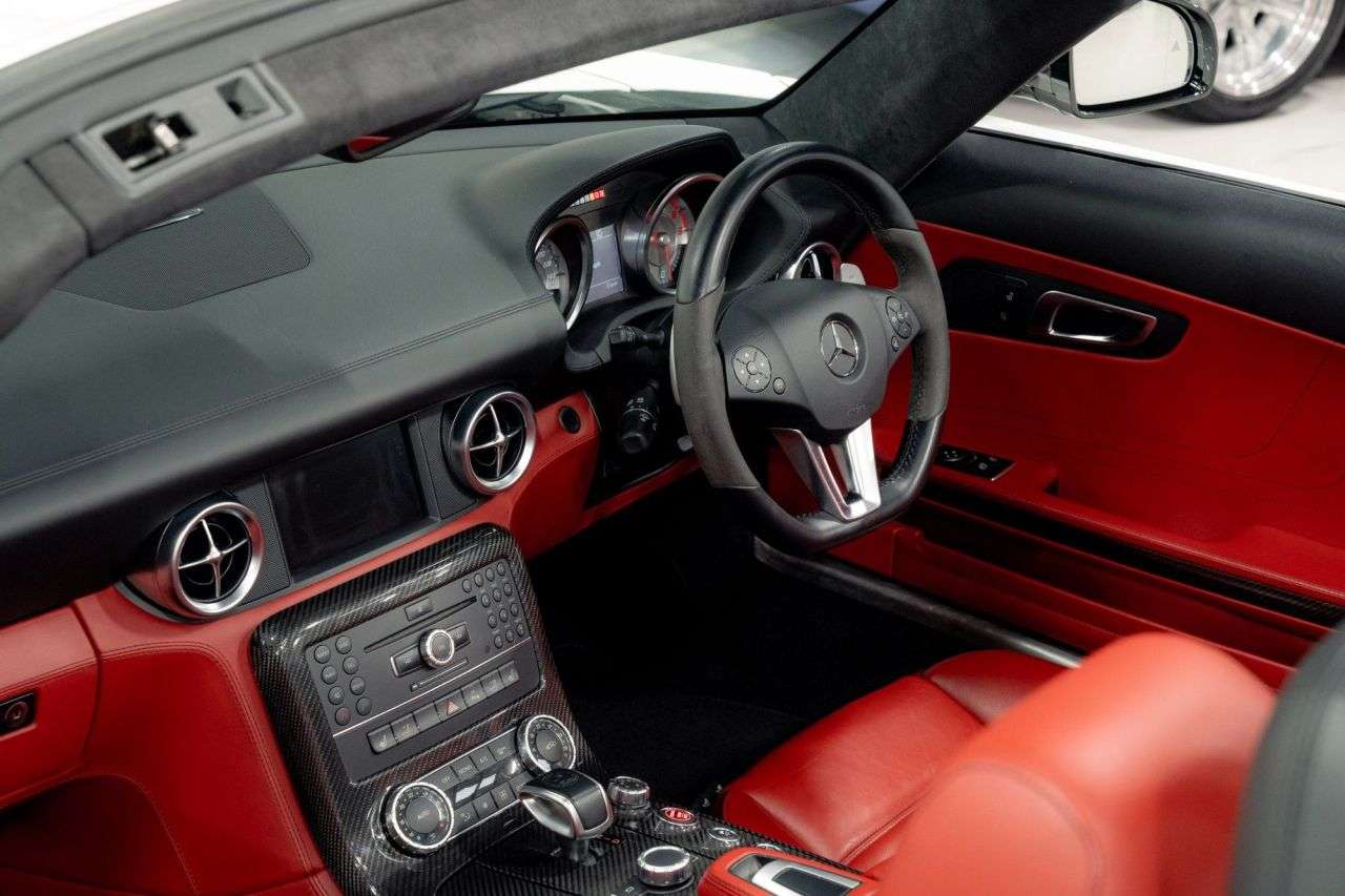 2011 MERCEDES-BENZ SLS 2011 MERCEDES-BENZ SLS