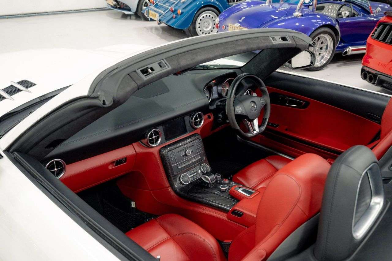 2011 MERCEDES-BENZ SLS 2011 MERCEDES-BENZ SLS