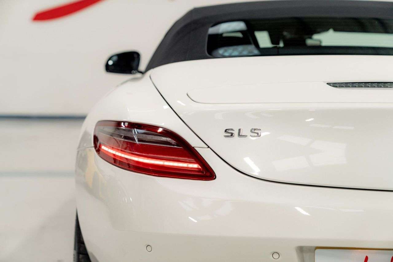 2011 MERCEDES-BENZ SLS 2011 MERCEDES-BENZ SLS