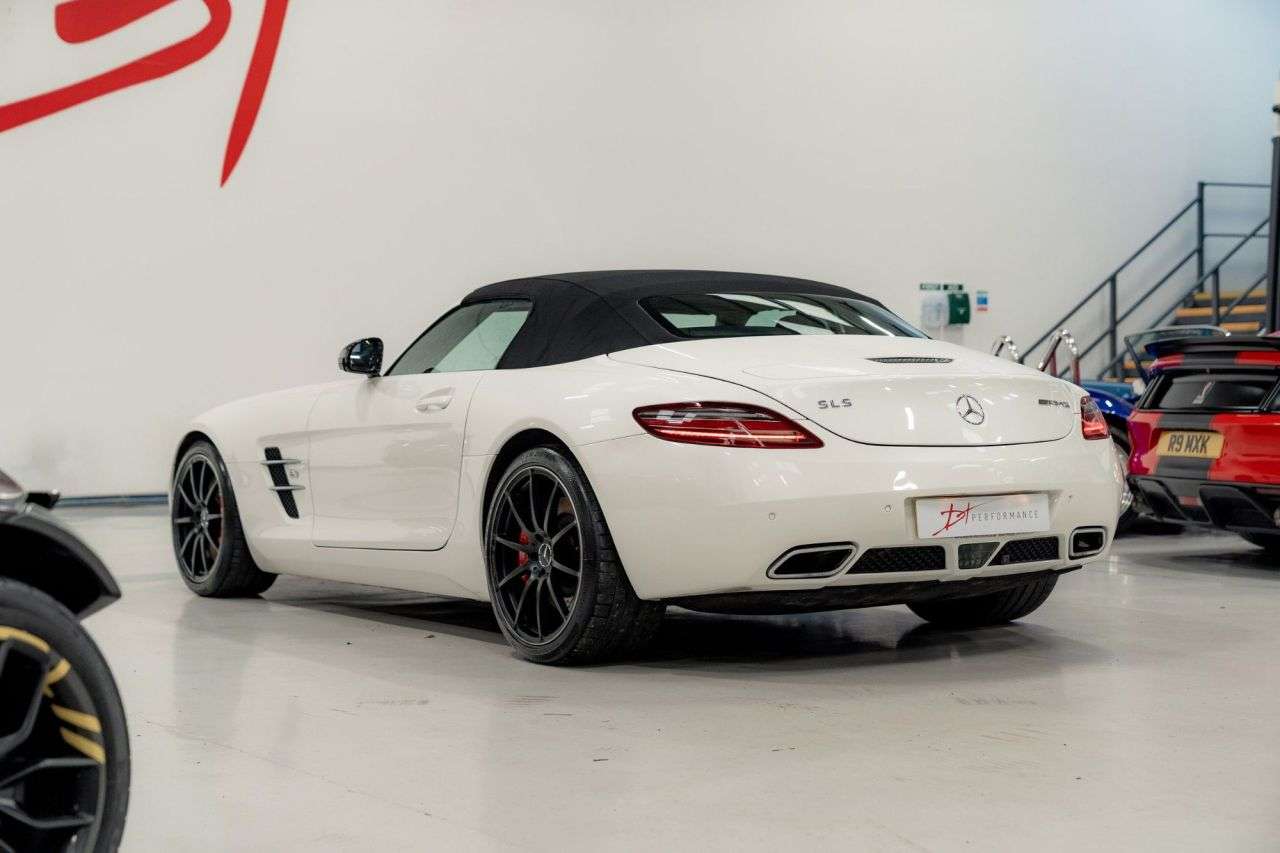 2011 MERCEDES-BENZ SLS 2011 MERCEDES-BENZ SLS