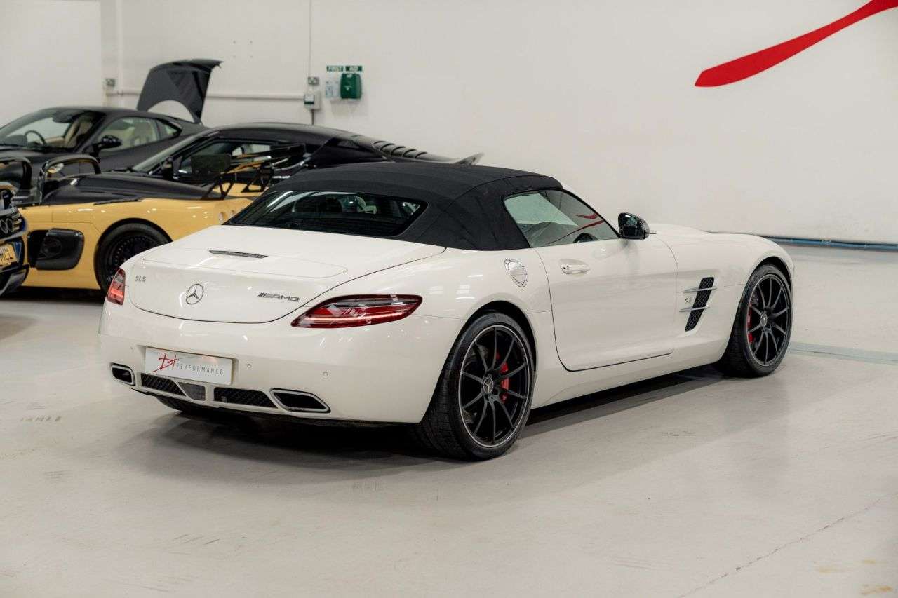 2011 MERCEDES-BENZ SLS 2011 MERCEDES-BENZ SLS
