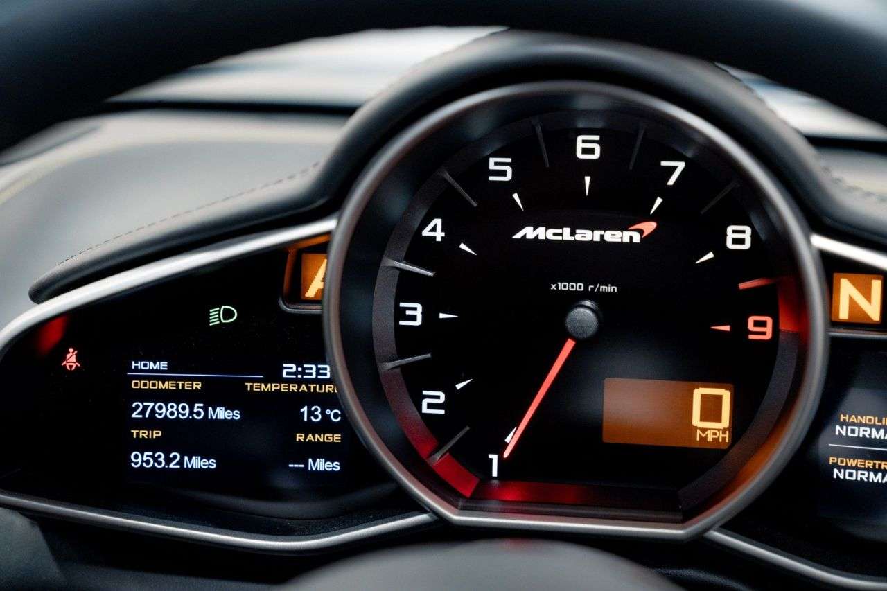 2011 MCLAREN 12C 2011 MCLAREN 12C