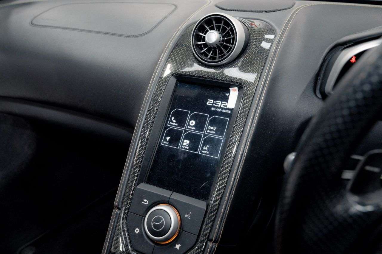 2011 MCLAREN 12C 2011 MCLAREN 12C