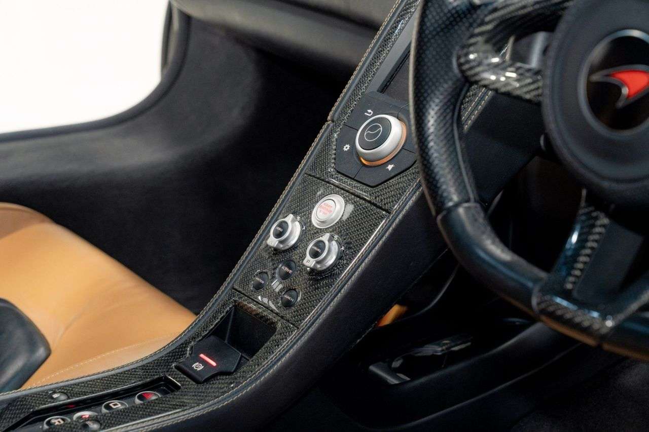 2011 MCLAREN 12C 2011 MCLAREN 12C