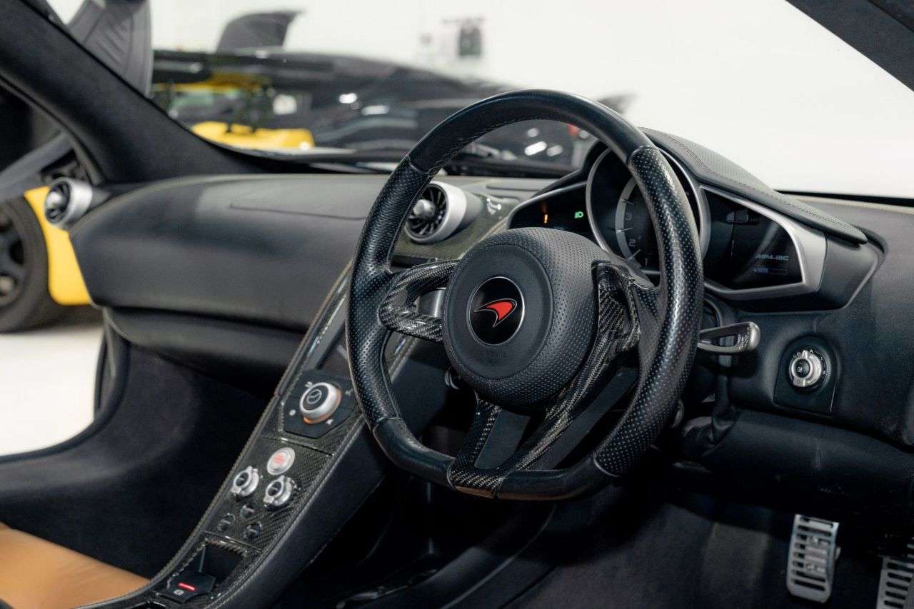 2011 MCLAREN 12C 2011 MCLAREN 12C