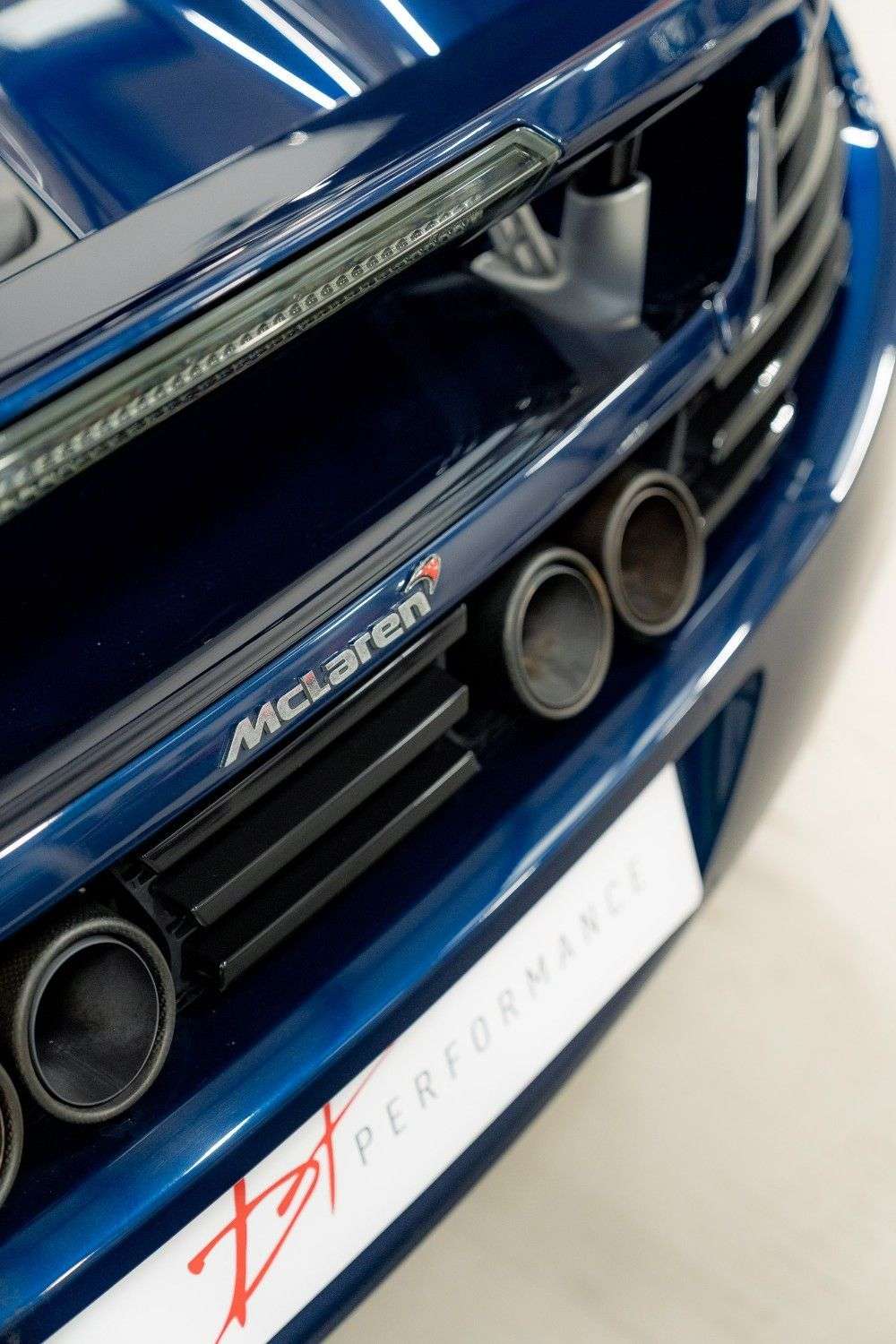 2011 MCLAREN 12C 2011 MCLAREN 12C