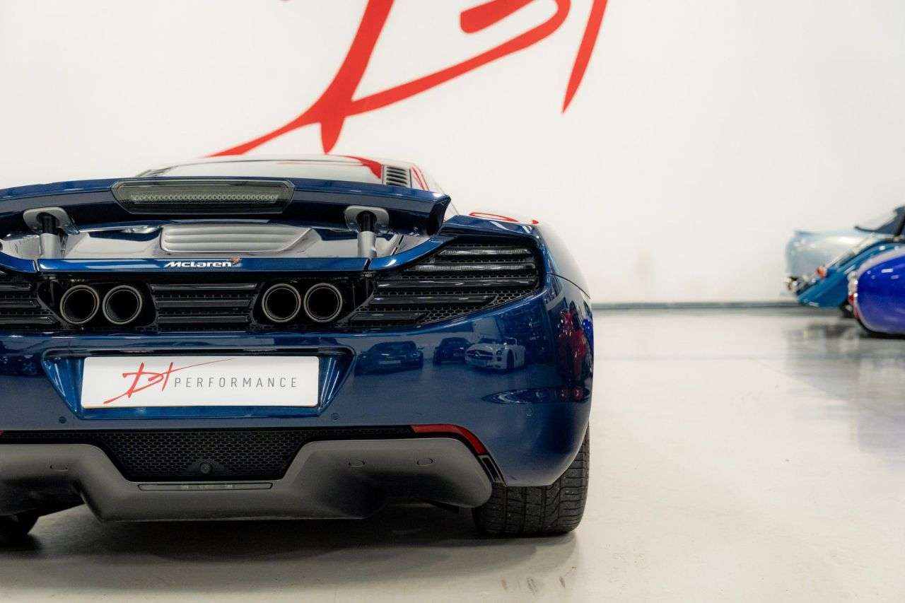 2011 MCLAREN 12C 2011 MCLAREN 12C