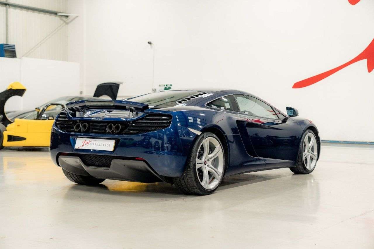 2011 MCLAREN 12C 2011 MCLAREN 12C