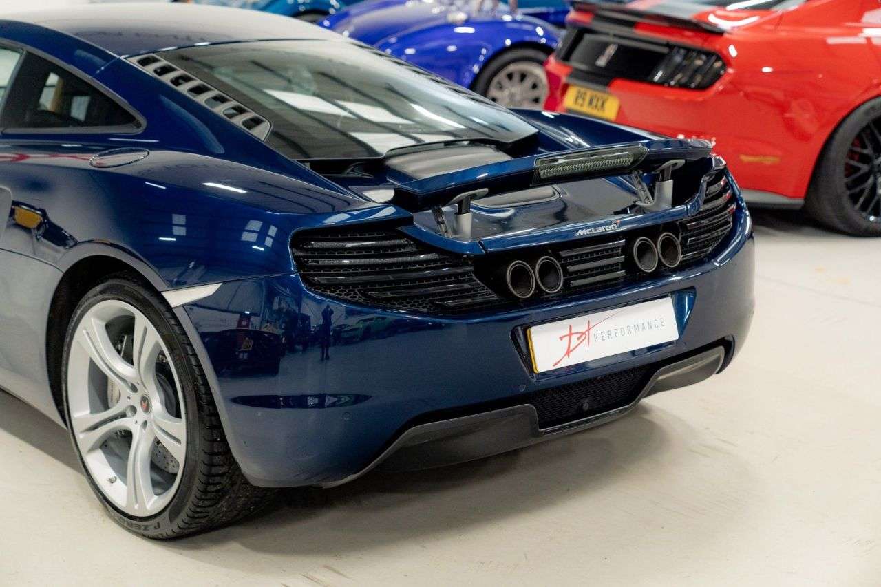 2011 MCLAREN 12C 2011 MCLAREN 12C
