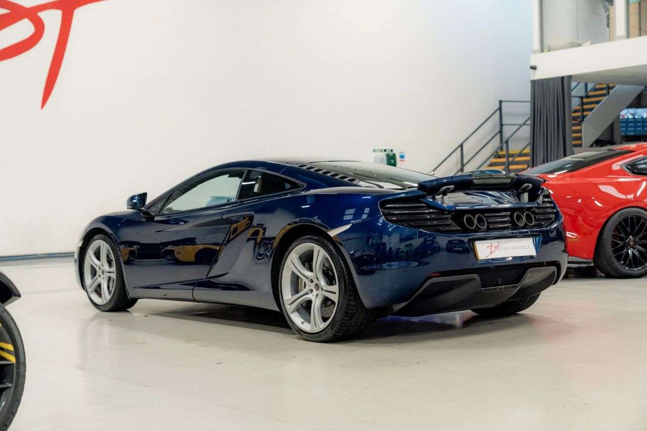 2011 MCLAREN 12C 2011 MCLAREN 12C