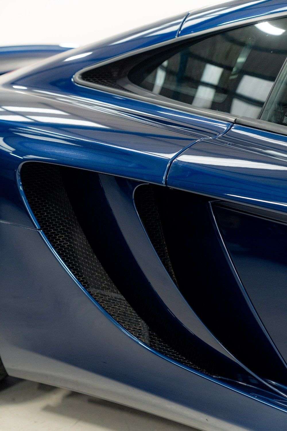 2011 MCLAREN 12C 2011 MCLAREN 12C