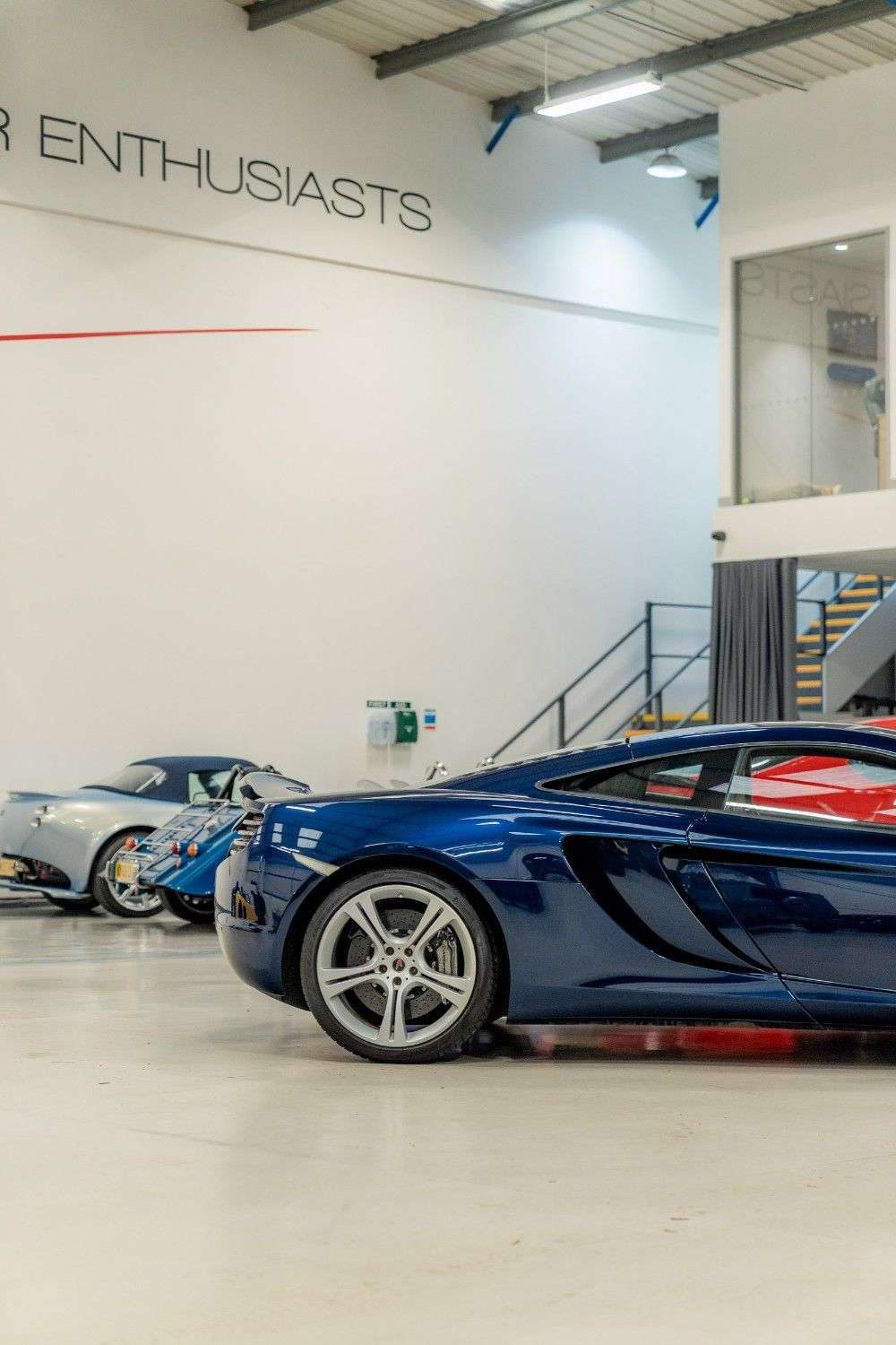 2011 MCLAREN 12C 2011 MCLAREN 12C