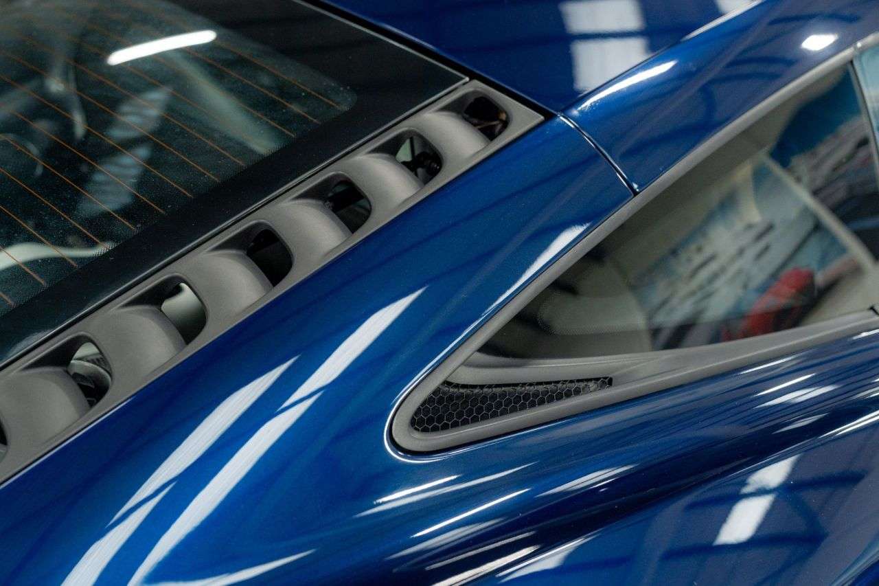 2011 MCLAREN 12C 2011 MCLAREN 12C