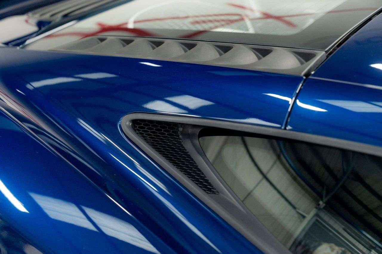 2011 MCLAREN 12C 2011 MCLAREN 12C