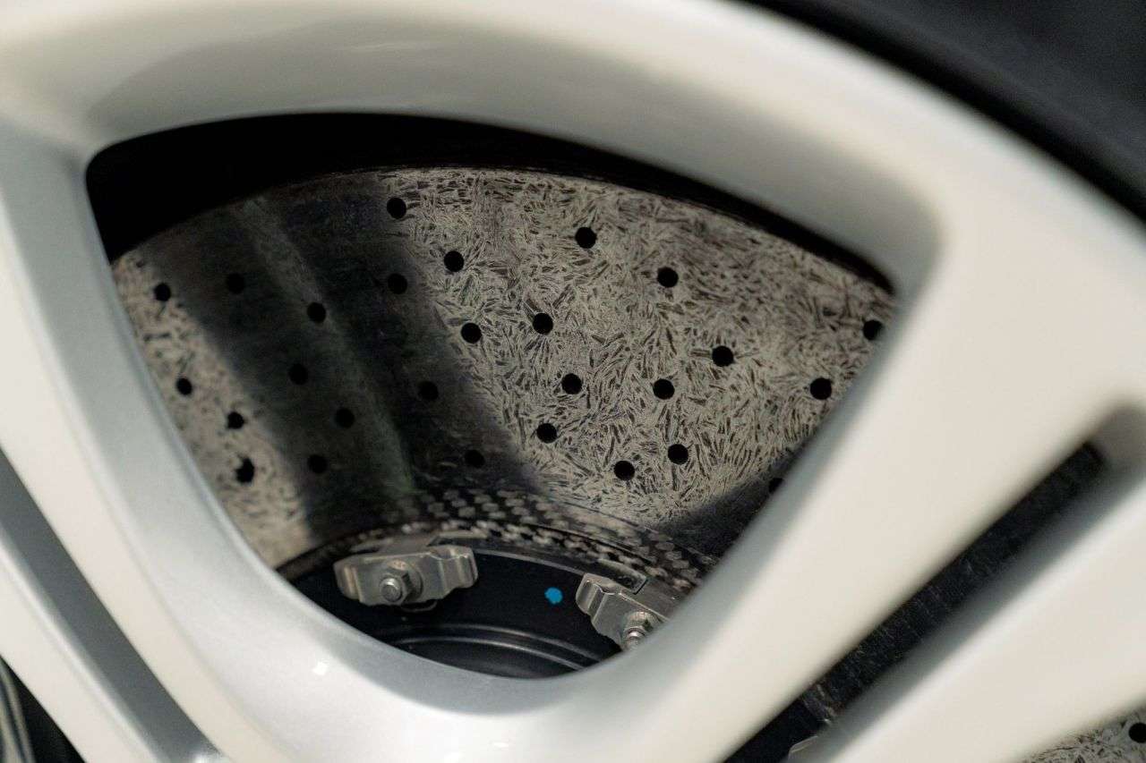 2011 MCLAREN 12C 2011 MCLAREN 12C