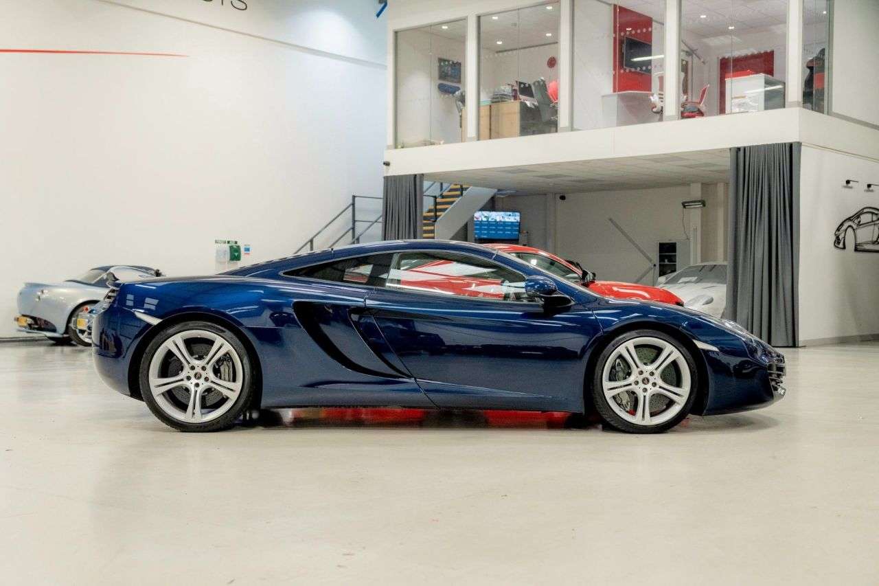 2011 MCLAREN 12C 2011 MCLAREN 12C