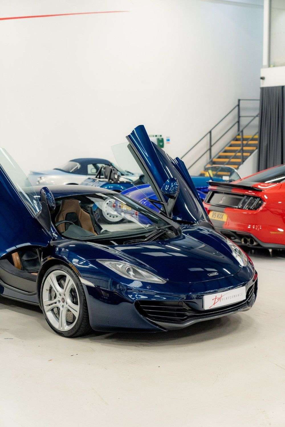 2011 MCLAREN 12C 2011 MCLAREN 12C