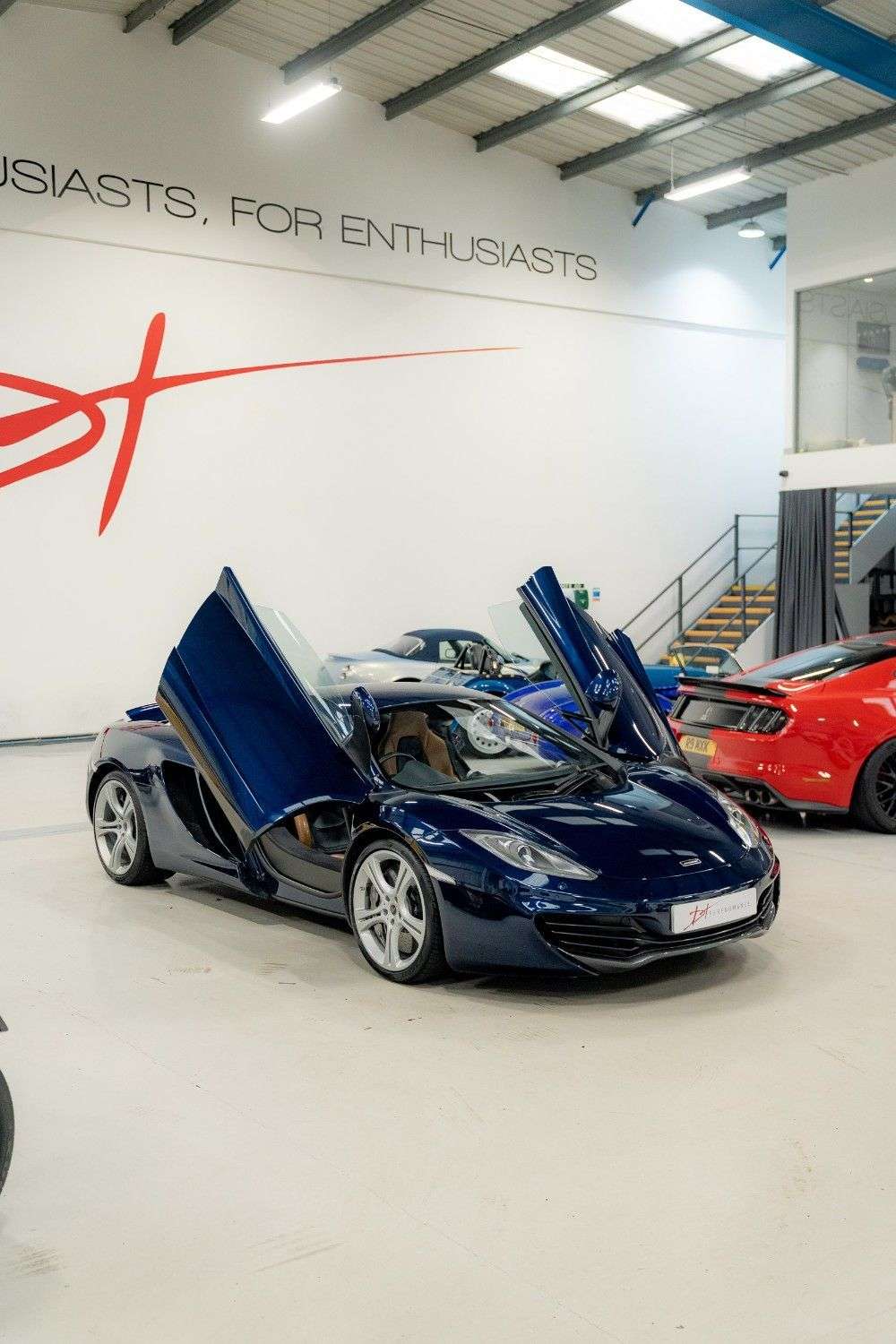 2011 MCLAREN 12C 2011 MCLAREN 12C