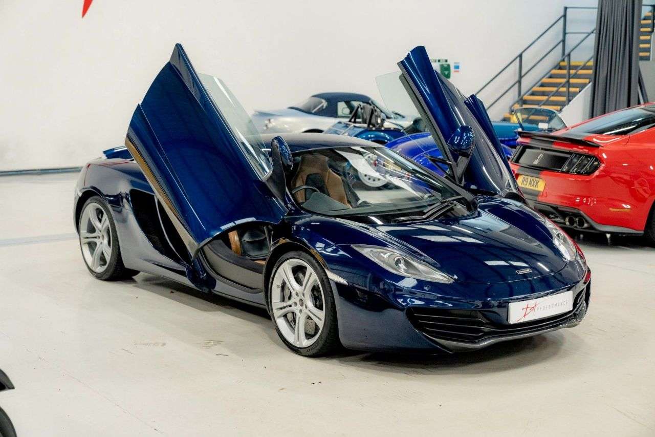 2011 MCLAREN 12C 2011 MCLAREN 12C