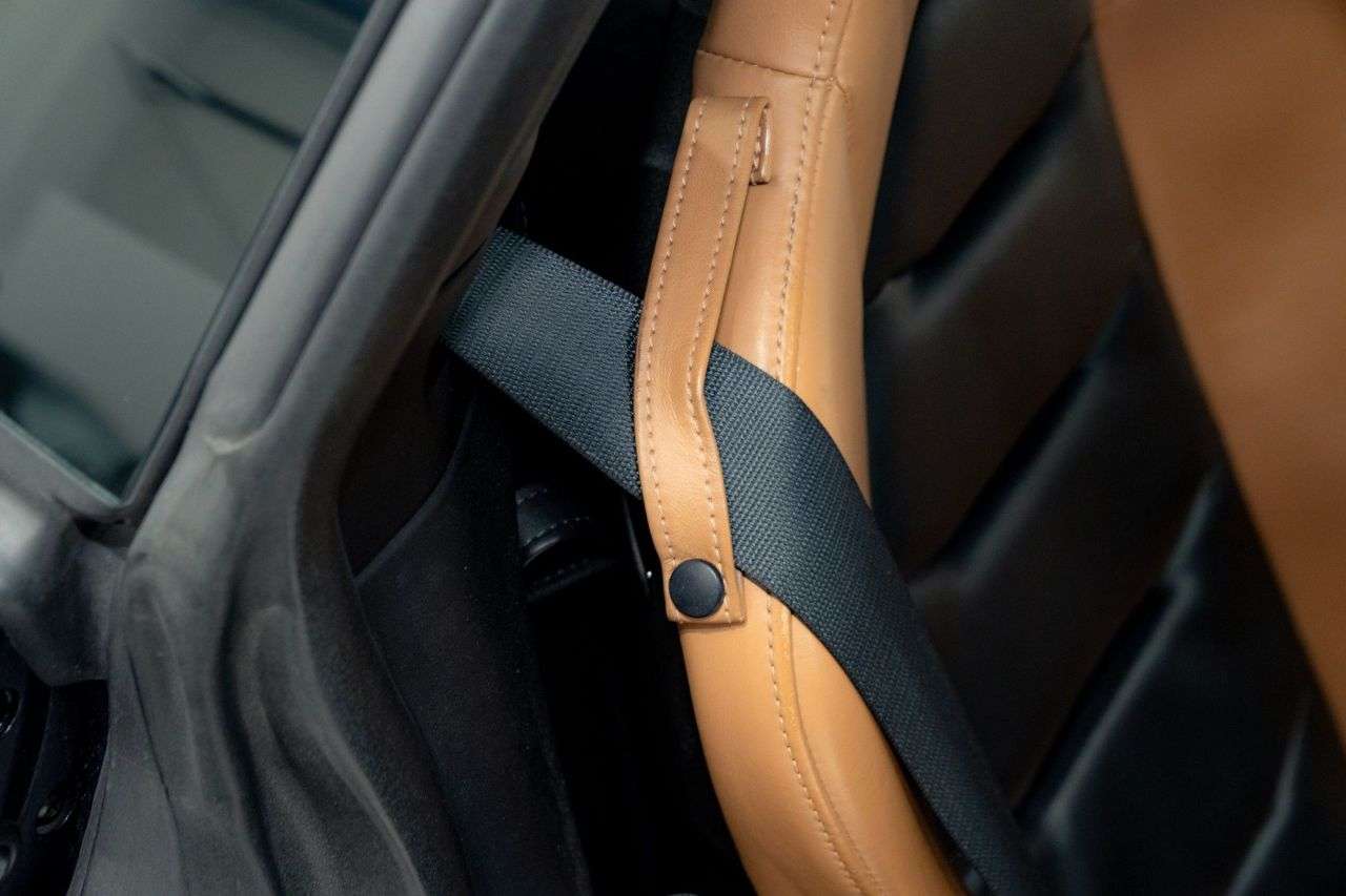 2011 MCLAREN 12C 2011 MCLAREN 12C