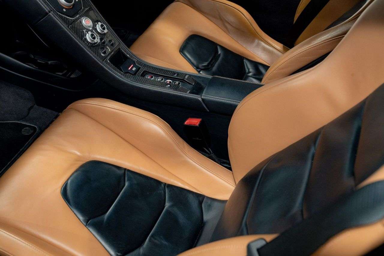 2011 MCLAREN 12C 2011 MCLAREN 12C