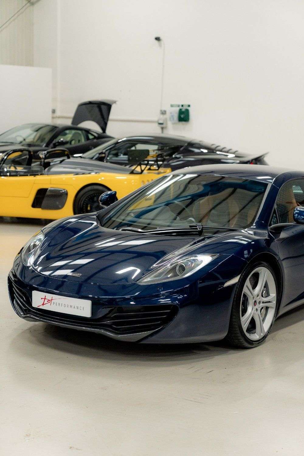 2011 MCLAREN 12C 2011 MCLAREN 12C