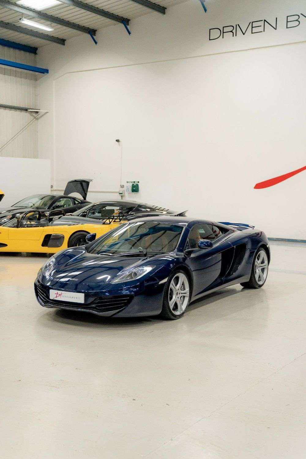 2011 MCLAREN 12C 2011 MCLAREN 12C