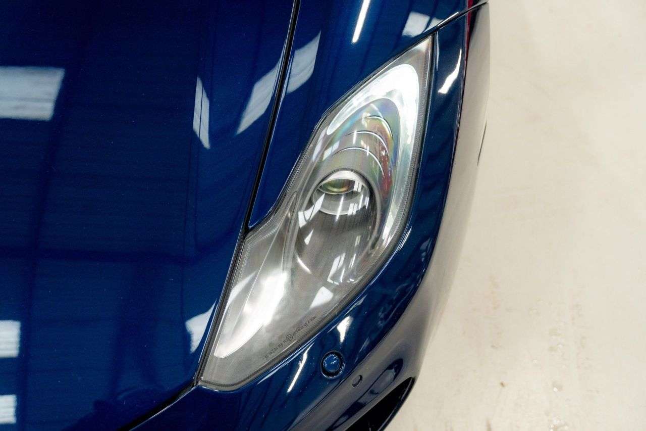 2011 MCLAREN 12C 2011 MCLAREN 12C