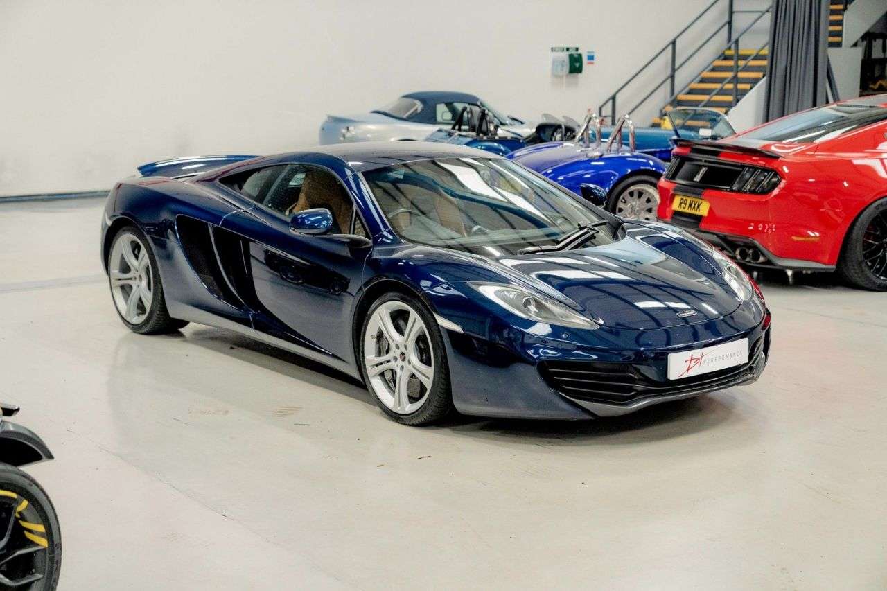 2011 MCLAREN 12C 2011 MCLAREN 12C